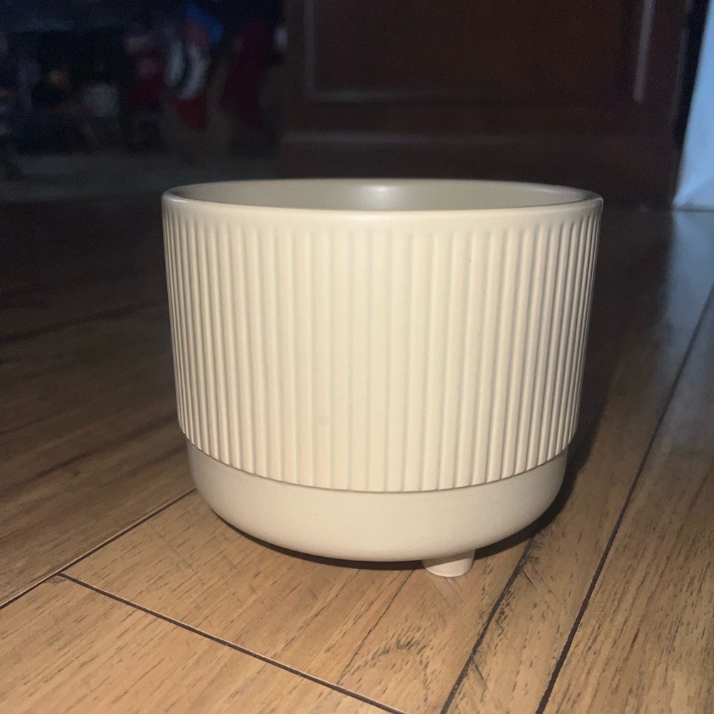 Cream flower pot